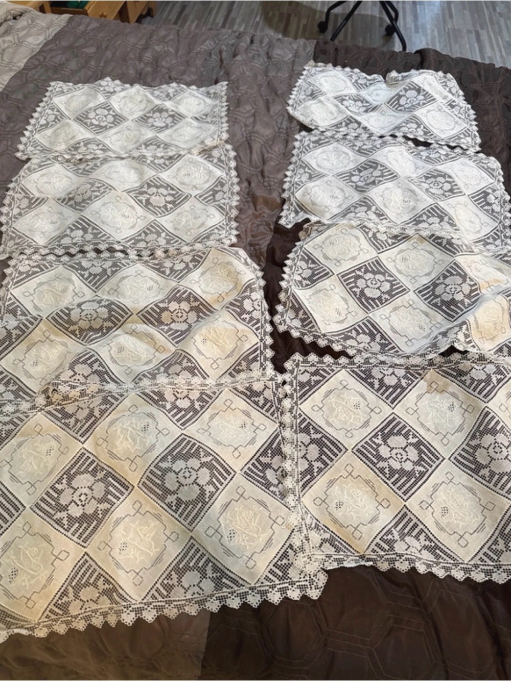 Vintage italian filet linen placemats set of 8  Floral Pattern